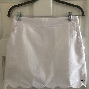 Vineyard Vines - white scalloped seersucker skort - size 0